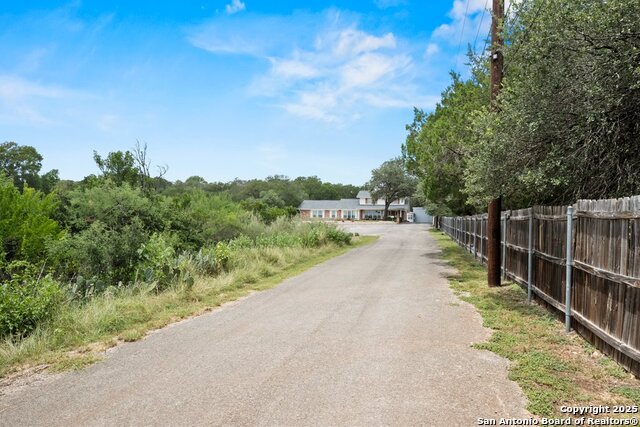 Listing photo id 1 for 699 Floral Avenue