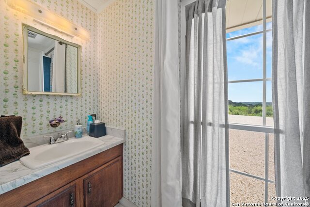 Listing photo id 29 for 699 Floral Avenue