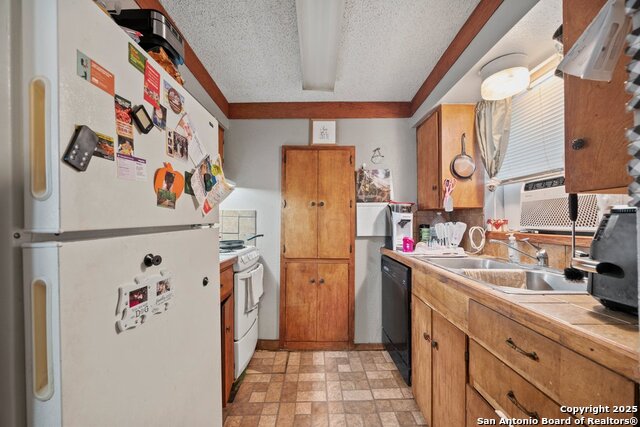 Listing photo id 32 for 699 Floral Avenue