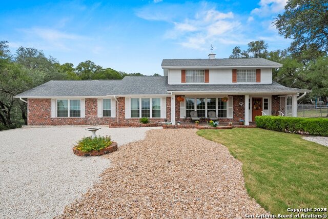 Listing photo id 2 for 699 Floral Avenue