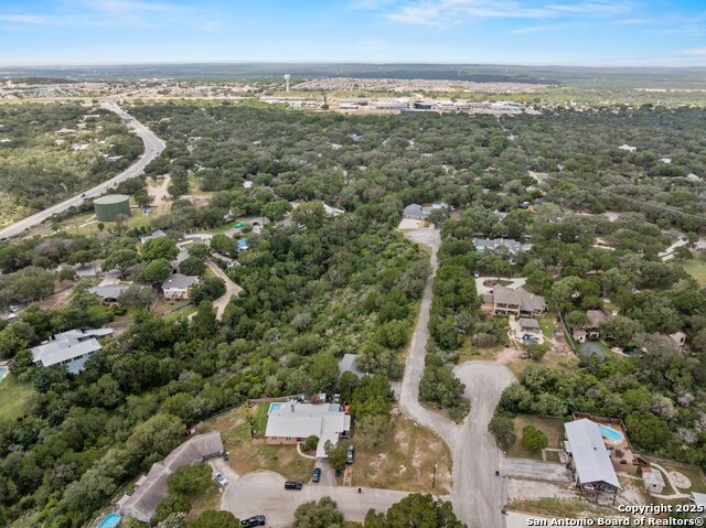 Listing photo id 46 for 699 Floral Avenue