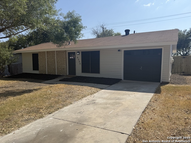 Image 2 of 31 For 4506 Amistad