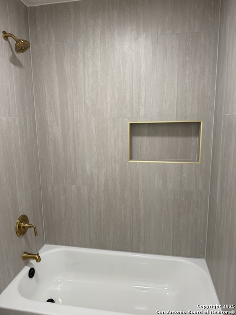 Image 20 of 31 For 4506 Amistad