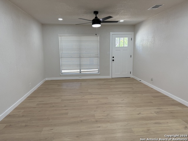 Image 3 of 31 For 4506 Amistad