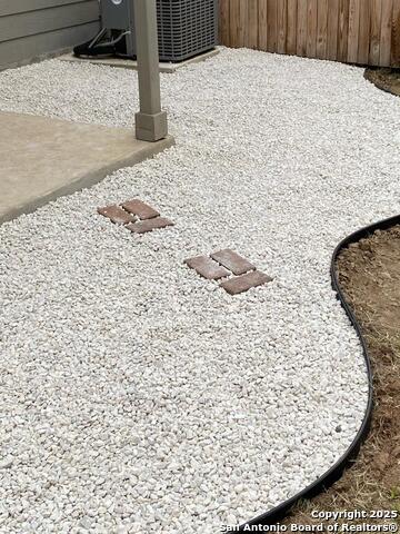 Image 3 of 11 For 10340 Lynwood Crk 102