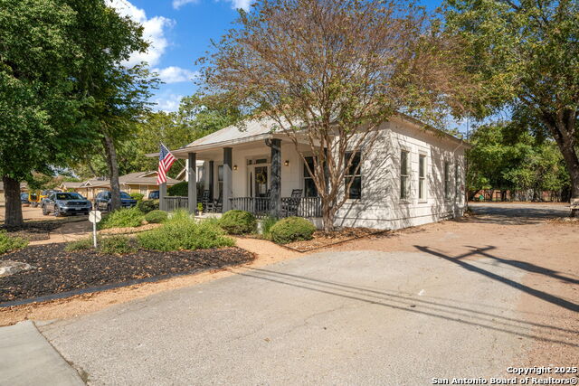 Listing photo id 9 for 920 Blanco E