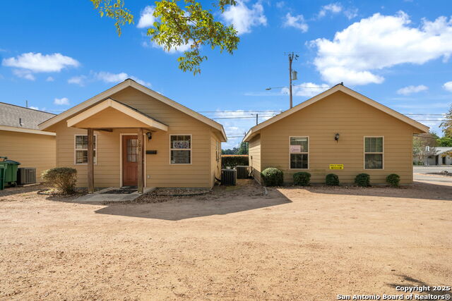 Listing photo id 10 for 920 Blanco E