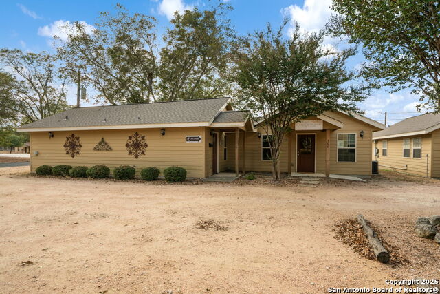 Listing photo id 12 for 920 Blanco E