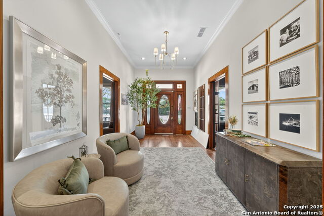 Listing photo id 13 for 920 Blanco E