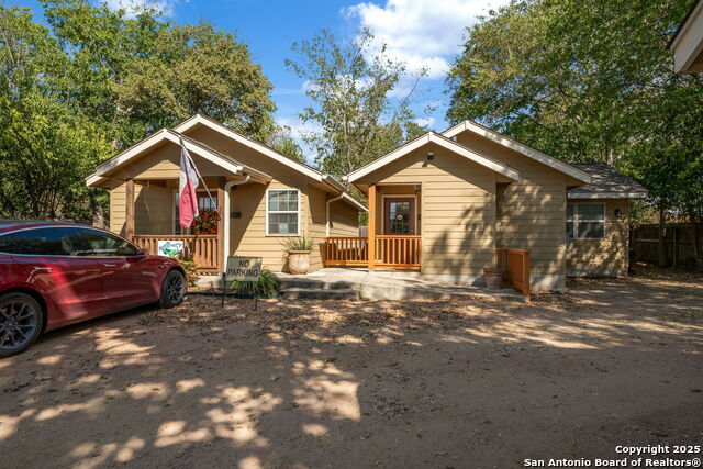 Listing photo id 0 for 920 Blanco E