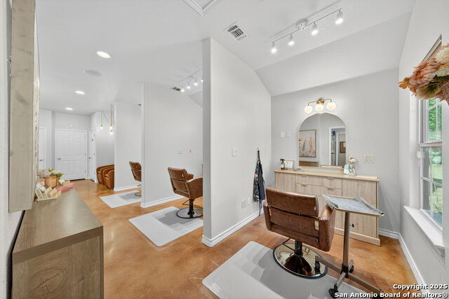 Listing photo id 23 for 920 Blanco E