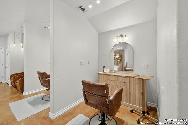 Listing photo id 24 for 920 Blanco E