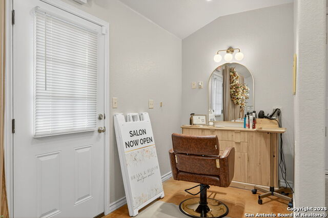 Listing photo id 27 for 920 Blanco E