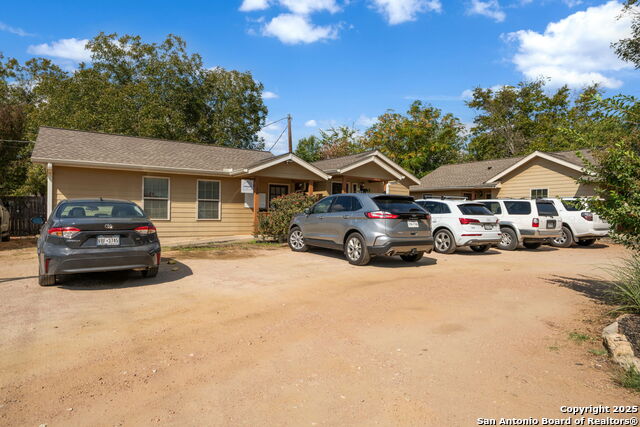 Listing photo id 1 for 920 Blanco E