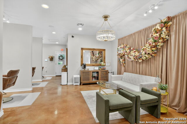 Listing photo id 28 for 920 Blanco E