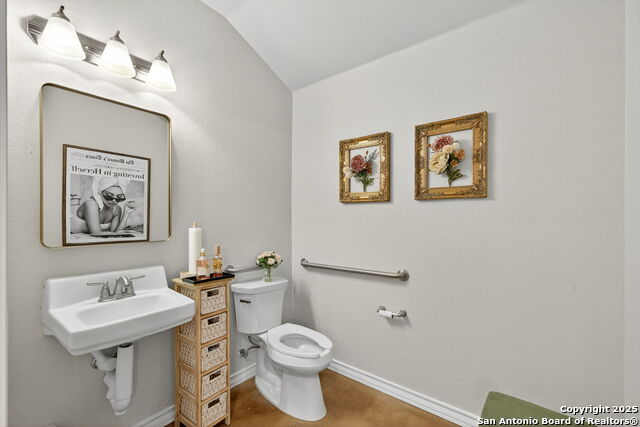 Listing photo id 29 for 920 Blanco E