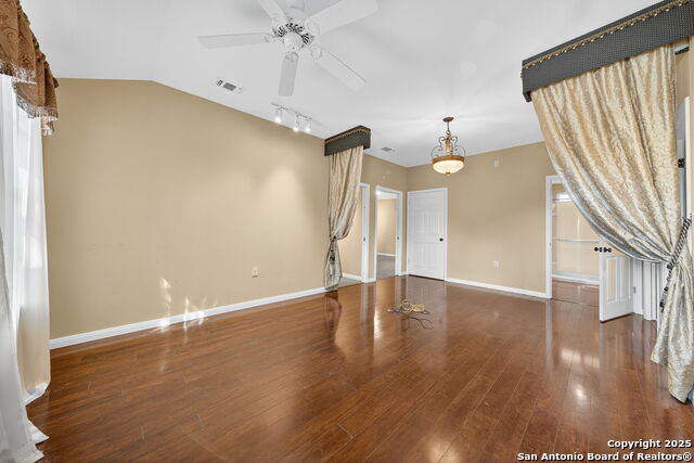 Listing photo id 31 for 920 Blanco E