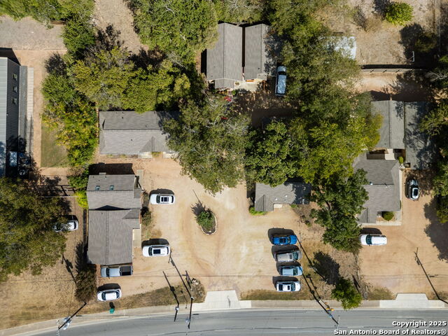 Listing photo id 43 for 920 Blanco E