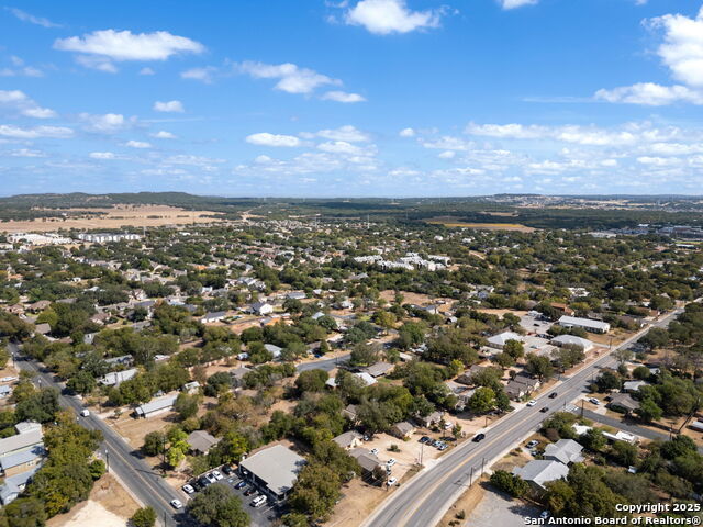 Listing photo id 46 for 920 Blanco E