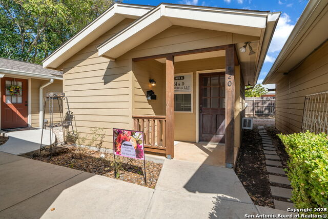 Listing photo id 4 for 920 Blanco E