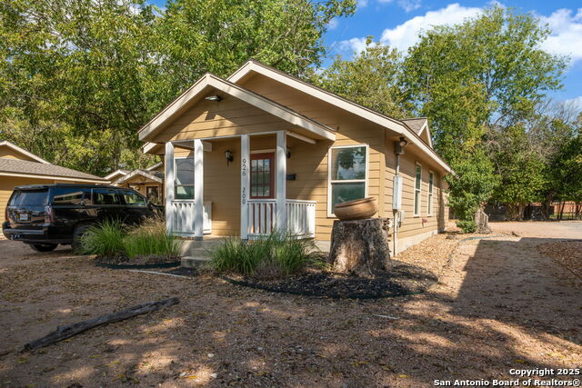 Listing photo id 7 for 920 Blanco E