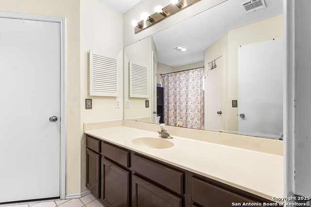 Listing photo id 14 for 5617 Timber Rain