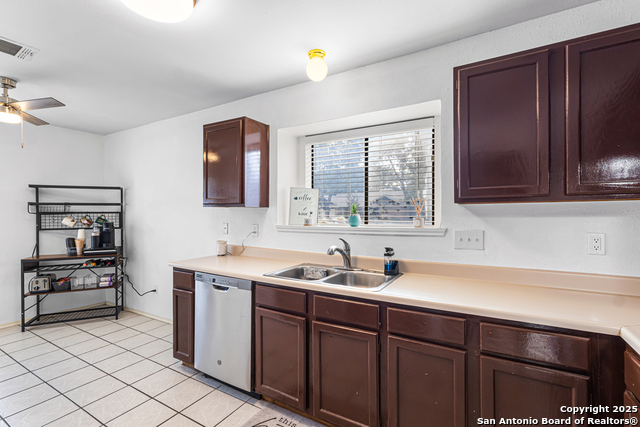 Listing photo id 2 for 5617 Timber Rain