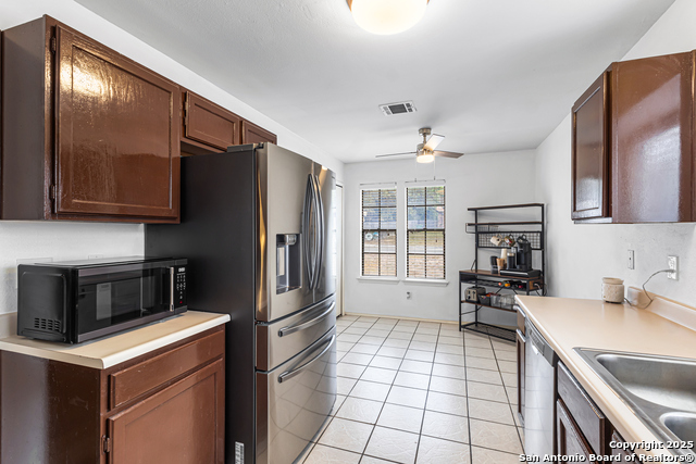 Listing photo id 3 for 5617 Timber Rain