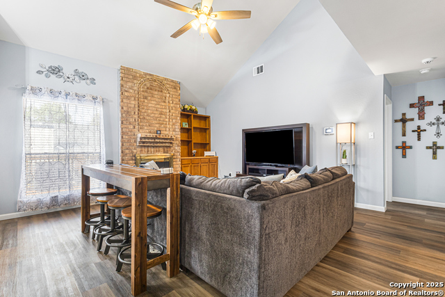 Listing photo id 6 for 5617 Timber Rain