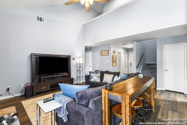 Listing photo id 7 for 5617 Timber Rain