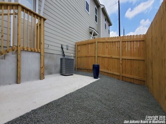 Image 28 of 32 For 16926 Spirit Brook  2