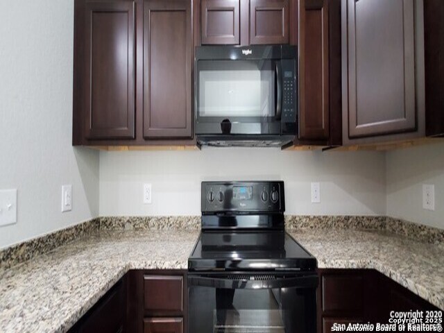 Image 7 of 32 For 16926 Spirit Brook  2