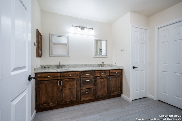 Image 18 of 42 For 963 River Rock