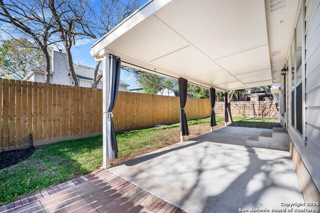 Image 30 of 42 For 963 River Rock