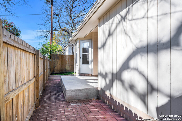 Image 36 of 42 For 963 River Rock