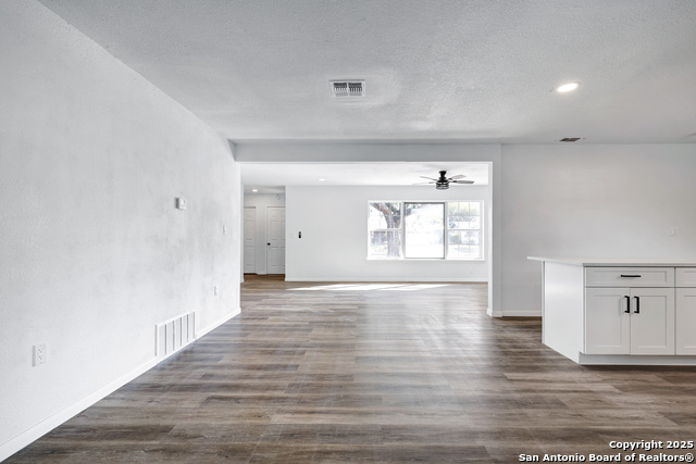 Image 12 of 33 For 5035 Wycliff