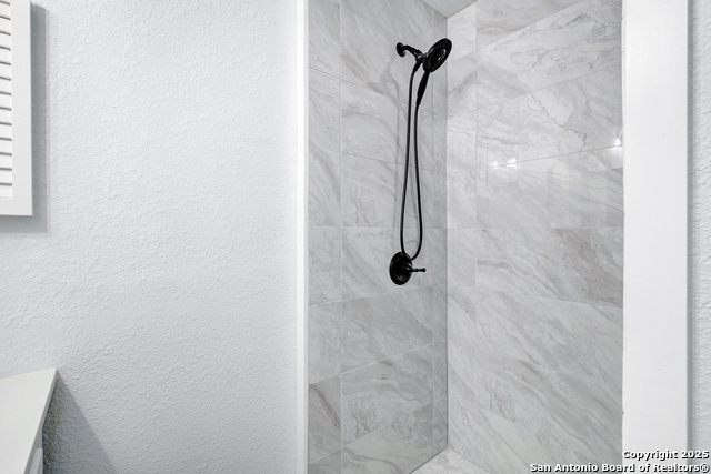 Image 22 of 33 For 5035 Wycliff