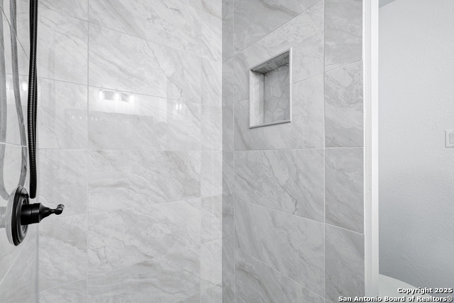 Image 23 of 33 For 5035 Wycliff