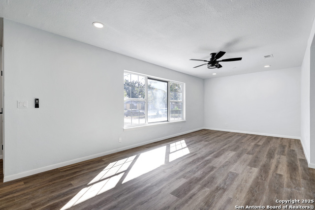 Image 7 of 33 For 5035 Wycliff