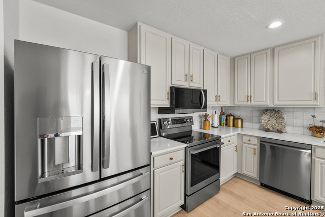 Image 14 of 46 For 2414 Melrose Canyon