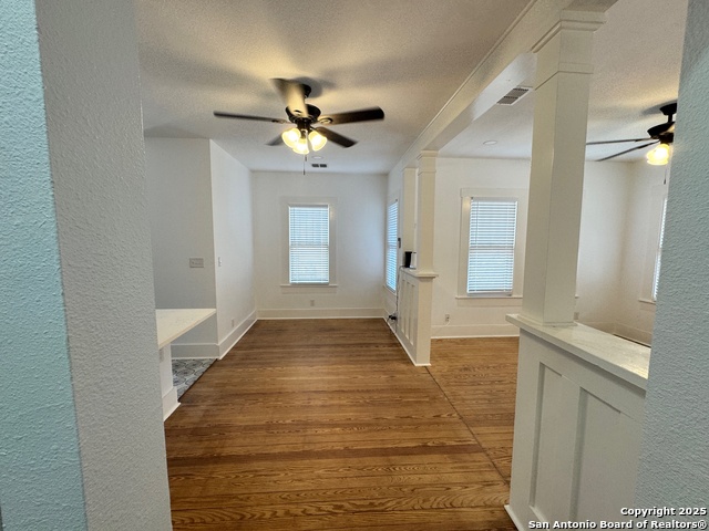 Listing photo id 8 for 1321 Muncey  