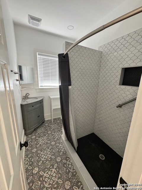 Listing photo id 12 for 1321 Muncey  