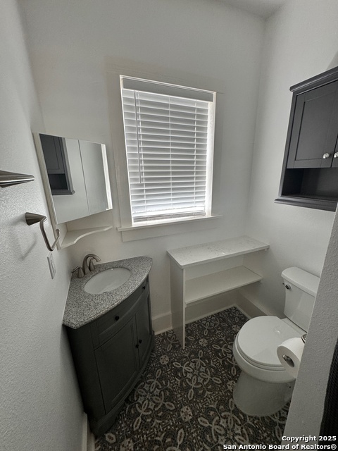 Listing photo id 13 for 1321 Muncey  