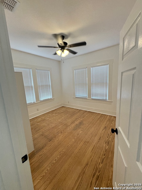 Listing photo id 14 for 1321 Muncey  