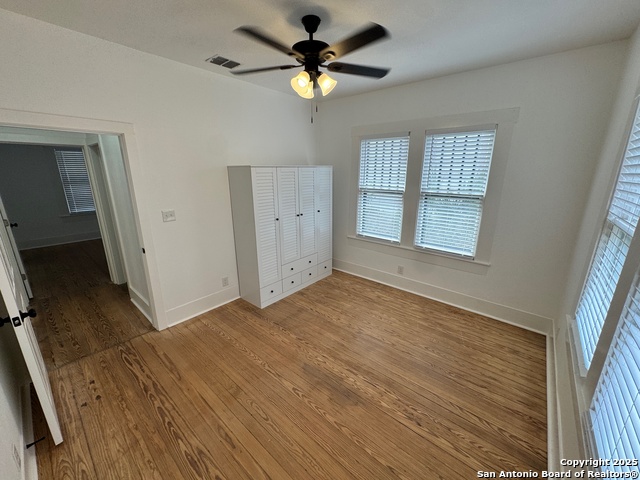 Listing photo id 15 for 1321 Muncey  