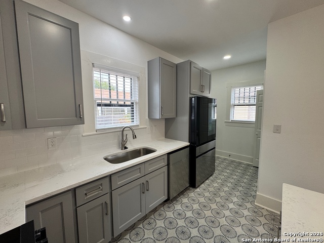 Listing photo id 18 for 1321 Muncey  