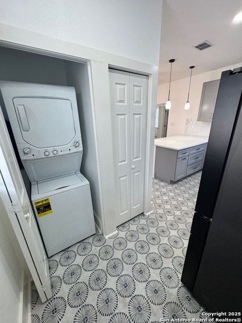 Listing photo id 19 for 1321 Muncey  