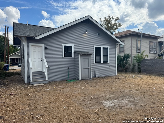 Listing photo id 20 for 1321 Muncey  