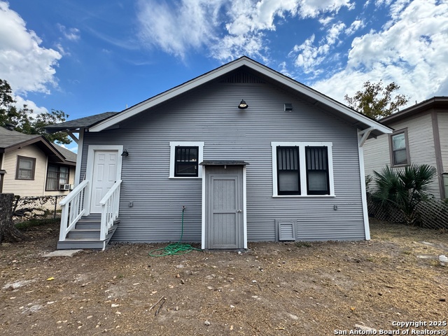 Listing photo id 23 for 1321 Muncey  