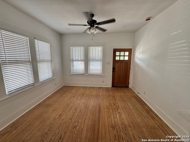 Listing photo id 4 for 1321 Muncey  